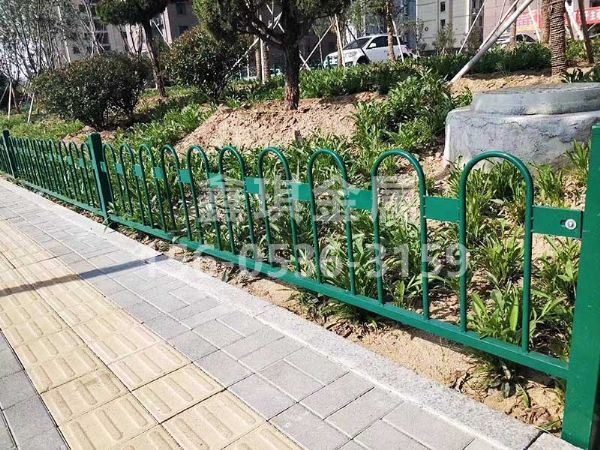 草坪护栏
